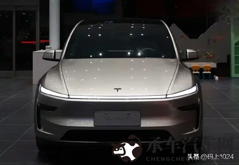 特斯拉Model Y L放电电源上线！599元解锁2200W户外供电-3