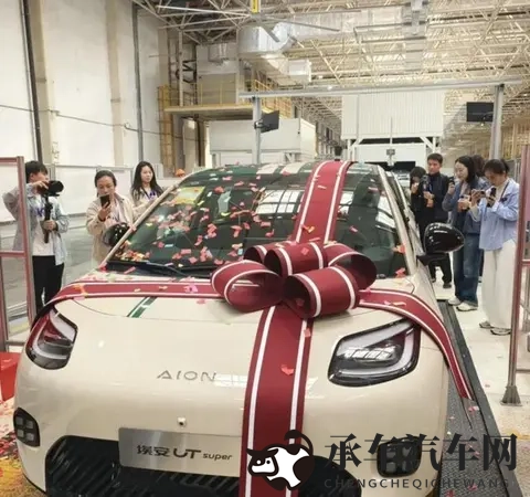 夫の目の前侵犯入侵者明里つ|现代汽车安全揭秘：应对突发场景攻略-1