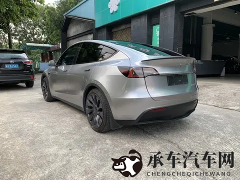 高性能也能很亲民！二手特斯拉Model Y带你体验速度与激情-1