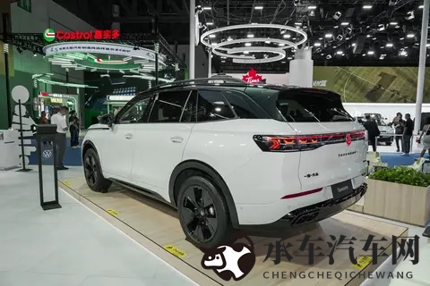 男生和女生一起差差软件|智能软件助力，驾驶体验大不同-1