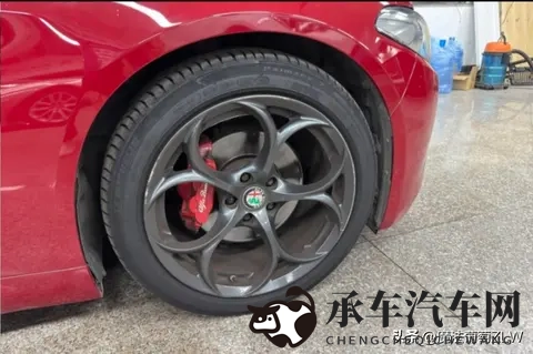 比3系能打，却被说不如BBA？这台意式轿跑凭啥让人为它争破头-1