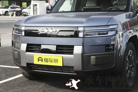 方程豹钛7实车体验:大五座布局,空间宽敞舒适,适合家用-3