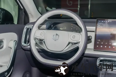 10万预算买纯电轿车，零跑B01真的不会错吗？听听车主怎么说-1