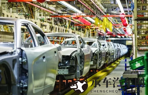 2242万辆！10月乘用车销量出炉 新能源车渗透率572%成主力-1