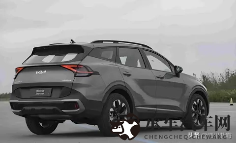 一小孩和妈妈摘萝卜黄|智能SUV革新出行，科技魅力无限挑战-2