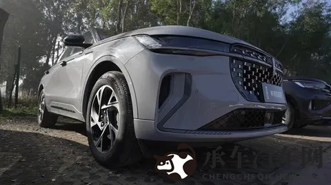 软件网站下载3.0.3免费OPPO版破解装扮|OPPO新应用：免费解锁个性化汽车装扮，轻松换装！-2