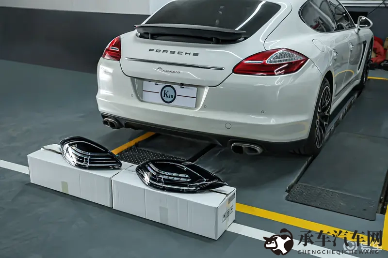 保时捷帕拉梅拉老改新烟熏流水款尾灯装好了-1