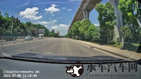 不漏录+小巧安装！2025年高性价比记录仪盘点，新车必备不踩坑-3