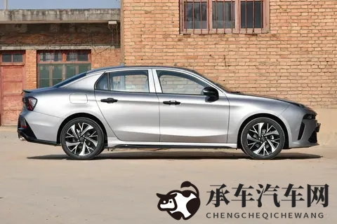 预算15万，工薪族想买燃油车，第三代领克03可以看看-1