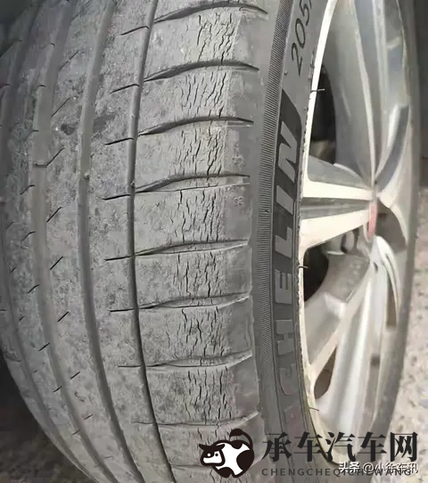 司机注意了，轮胎用5年花纹还挺深，要更换吗？不注意可能出大事-3