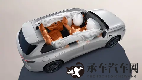 年轻人买车别乱买！这款中型SUV，月销过万，高配不贵-2