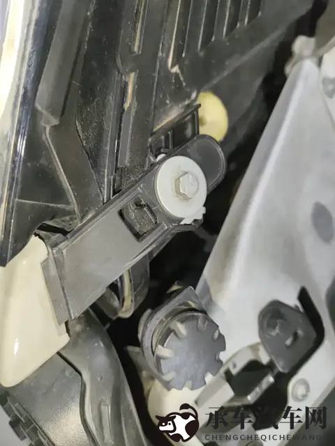 23万多拿下白色奔驰GLC，2021年上牌，豪华SUV代步之选？-1