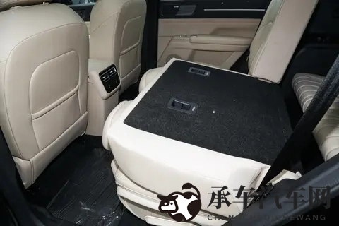 自驾游看这款，惠后1099万起，大七座，油耗低，后排放倒能当床-1