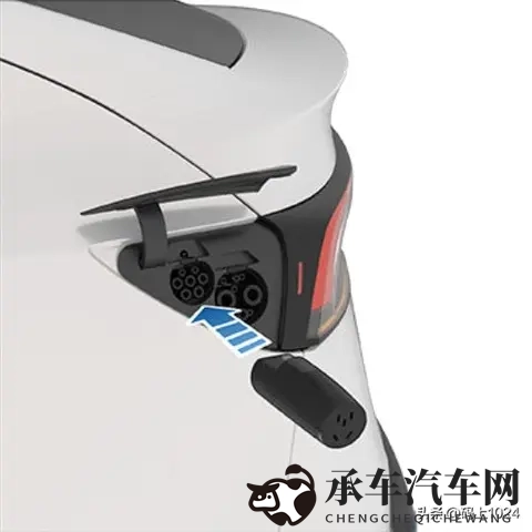 特斯拉Model Y L放电电源上线！599元解锁2200W户外供电-1