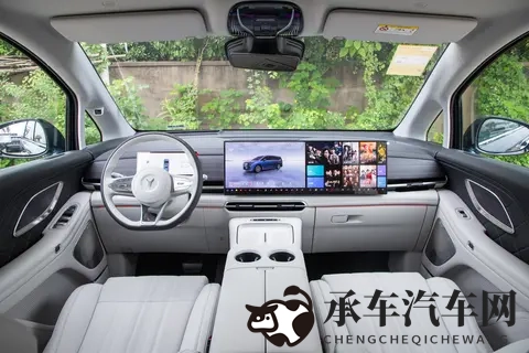 26款岚图梦想家：家用MPV的新选择，舒适又省心-1