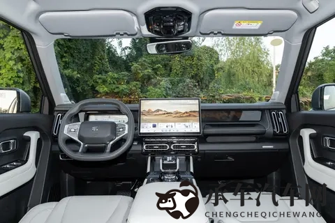 捷途山海T1兼顾通勤与越野?2025款实测三电机四驱+226km纯电续航-2