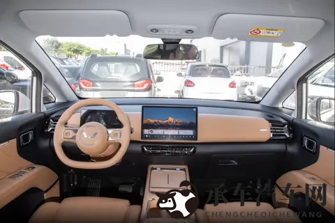 试驾体验五菱星光730 PHEV,综合续航1100km,空间大油耗低!-3