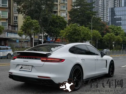 2019年Panamera行政加长版，12万公里，豪华依旧，还剩多少价值？-3