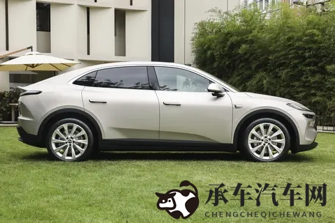 泊车新手福音！乐道L60遥控泊车+透明底盘，窄车位也能一把入库-3