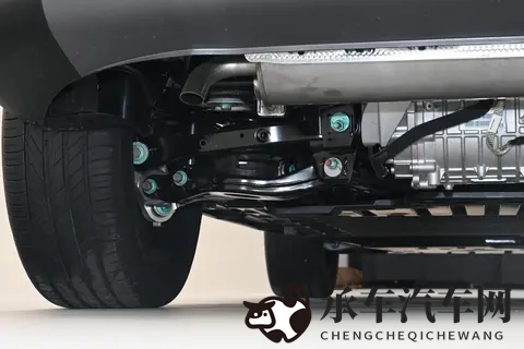 新潮酷爸们看过来！比亚迪方程豹钛7，大空间SUV家用真香-1