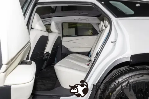 丰田 bZ5：18 万级大 5 座纯电 SUV 的实际表现与选择参考-2