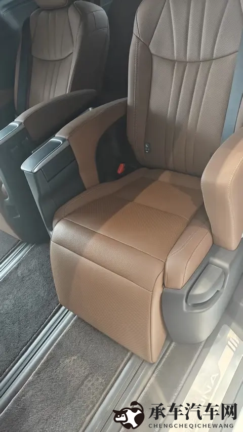 沉浸式体验丰田塞纳-3