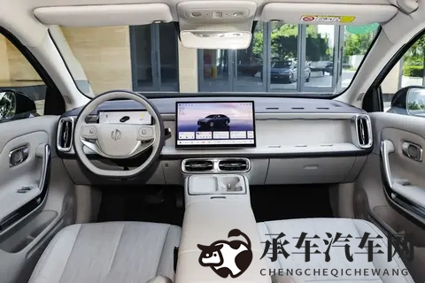 10万级纯电轿车四强探店:买谁还不清楚了吗?-3