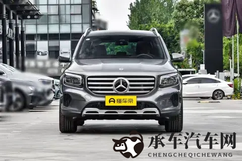 奔驰GLB 200 vs 220怎么选？空间、动力、配置全拆解 闭眼对号入座！-1