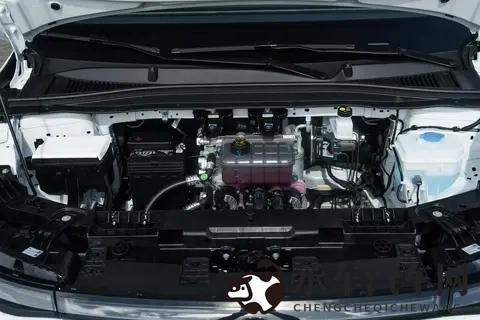 10万预算买纯电轿车，零跑B01真的不会错吗？听听车主怎么说-2