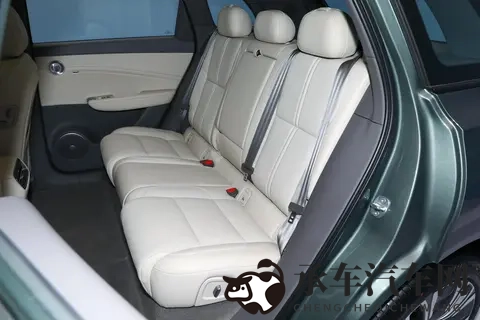 红旗 HS6 PHEV 预售：2300 多公里续航破纪录，大五座 SUV 有这么多惊喜-3