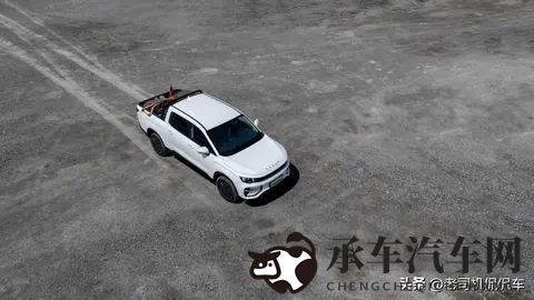 开完这台皮卡我才知道：为什么燃油车，怎么都干不过新能源！-3