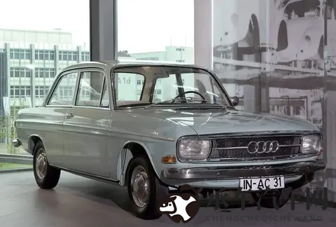 免费 成人黄动漫网站|新能源汽车崛起,智能驾驶引领未来,汽车设计美学再创新高-3