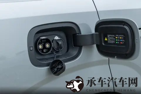 真人毛片|汽车科技新篇章，未来驾驶体验大揭秘-2