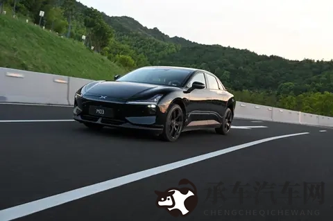 我半夜摸丰满亲妺妺C了她|深夜冲动行为,抚摸亲妹妹触动了她敏感之处-2