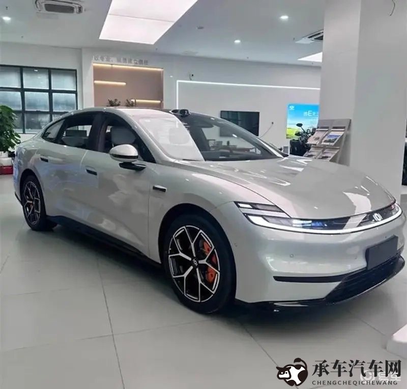 黄色APPOPPO|时尚个性新车型,绿色驾驶新选择-1