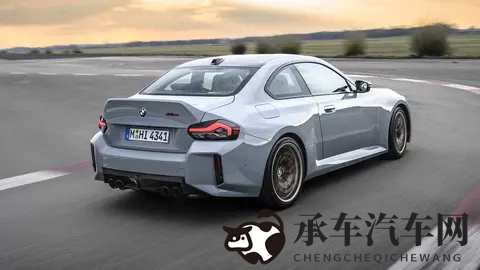 小孩开大车牙签搅大缸妈妈|顽童操控重型车,细签搅动巨缸,母亲目睹惊心场面-2