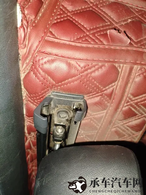 英语课代表备案在桌子上抄|新能源汽车备案攻略：流程、注意事项大揭秘-3