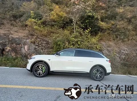 金银梅手机板|智能驾驶新潮流：科技革新，驾驶体验再升级-1