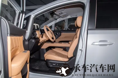 总裁大肚桌角憋尿勒肚子|豪华轿车长途驾驶:车内尴尬问题如何解决?-2