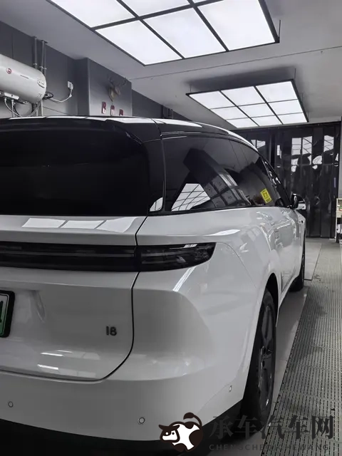 妺妺晚上夹我又紧又爽：妹妹深夜紧贴我，感受无限愉悦-2