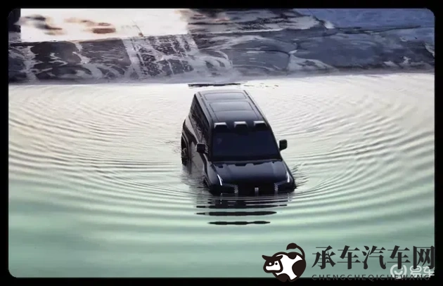 抱着老婆让朋友曰|夫妻亲密时刻,友伴见证温馨时光-2