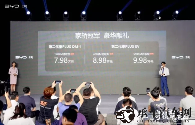 萌白酱自慰喷水|萌白酱私密时刻意外泄露-1