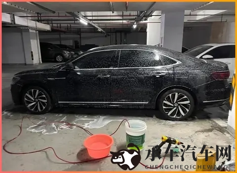 周莹回乡下被爸爸抱回老家|温馨之旅：汽车陪伴回乡忆童年-3