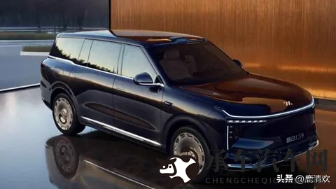 姬小满裸体 开腿|模特姬小满大方展示身体，腿部舒展造型独特-2