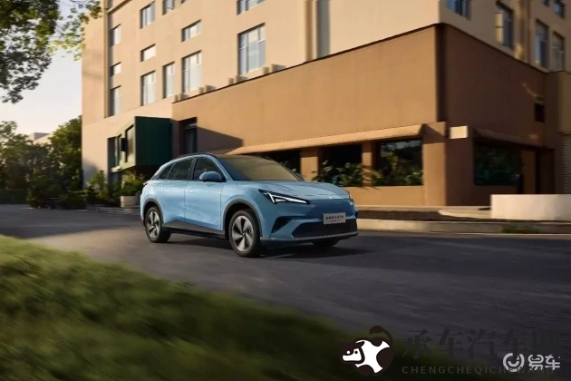 40岁少妇推油按摩高潮：中年女性体验香薰按摩，身心愉悦至高潮-1