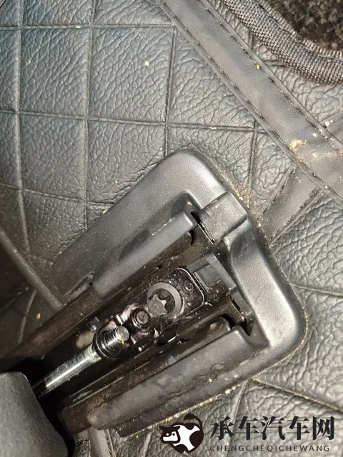 罚坐三角架尖尖可以坐一晚上吗|三角尖坐一夜,能挺过吗?-1