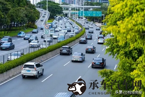 两个老头亲我下面|两位老人亲密接触我的私密部位-3