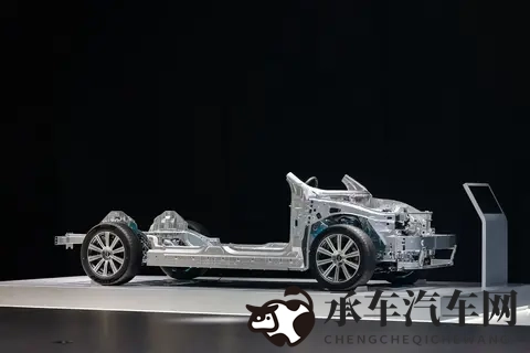 挑战黑人40厘米巨大|创新造型震撼来袭，独特黑人头像汽车引关注-2