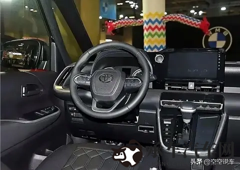 女巨人吃人到胃里|汽车广告乌龙：汽车“吞噬”人？真相令人惊讶-2