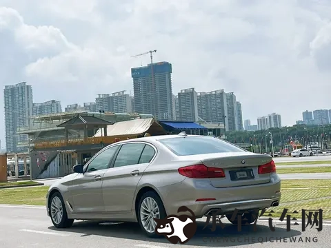 男孩和女孩打扑克差差差|男孩女孩牌技较量激烈,输赢不断现笑谈-2